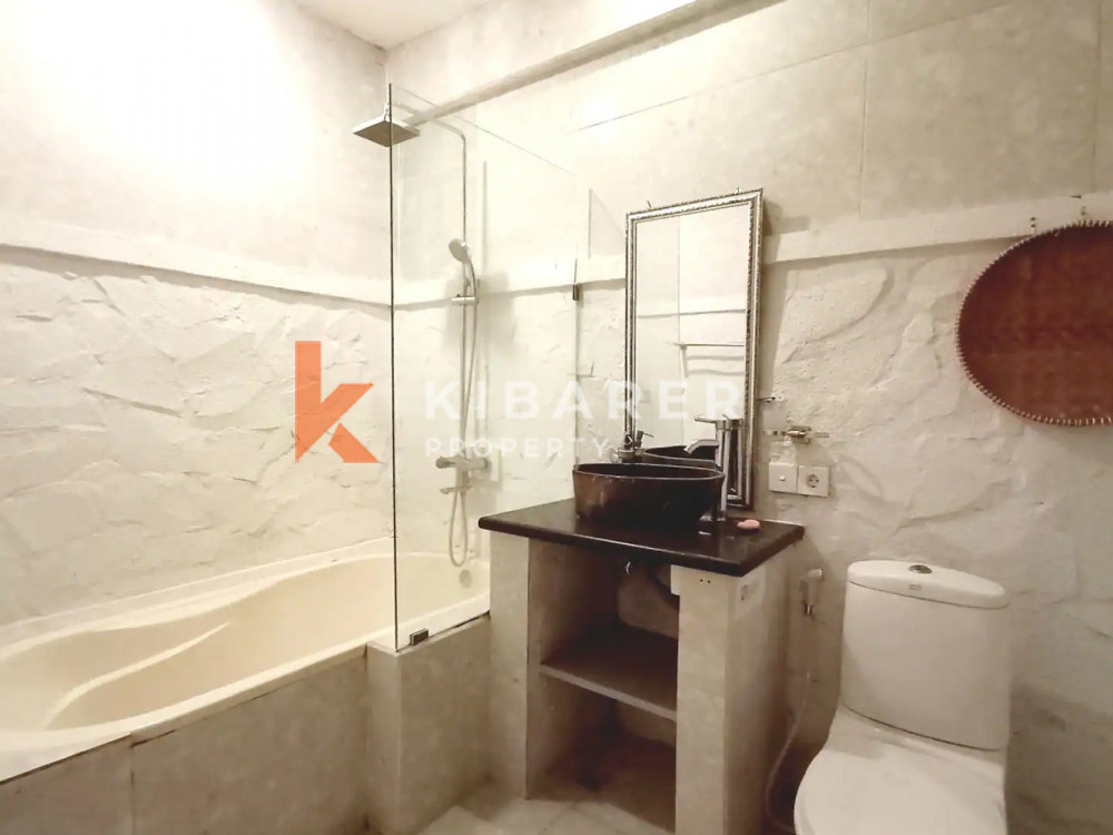 Open Living Room Bali Villa with Two Bedrooms Located in Seminyak — image 15
