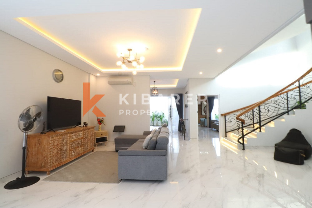 Luxury Five Bedroom Villa wonderfully located in the calming rice field views of Cemagi — image 4