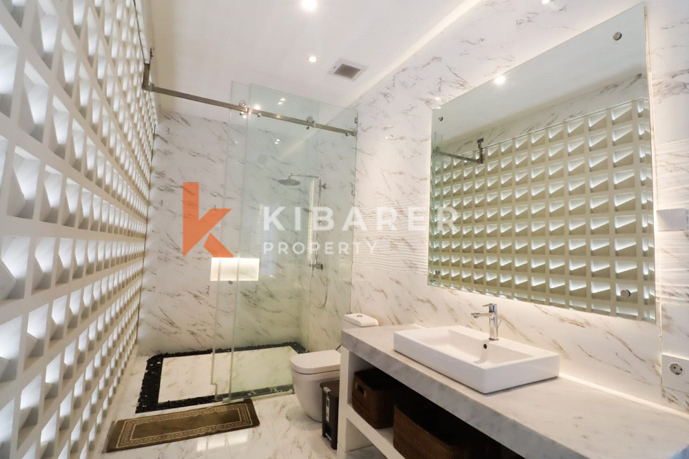 Luxury Five Bedroom Villa wonderfully located in the calming rice field views of Cemagi — image 15