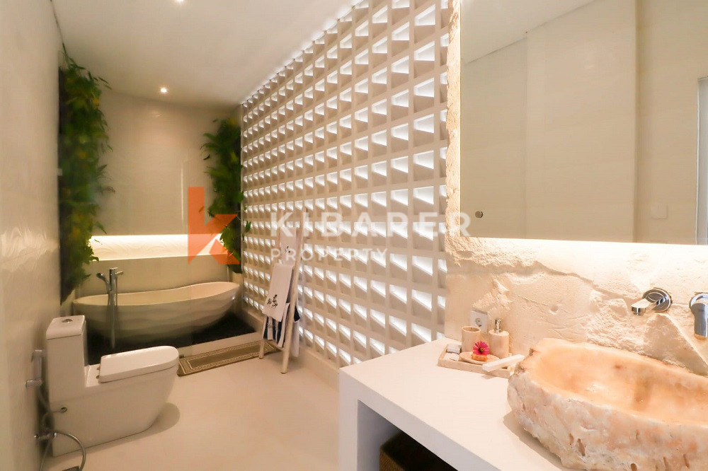 Luxury Five Bedroom Villa wonderfully located in the calming rice field views of Cemagi — image 9