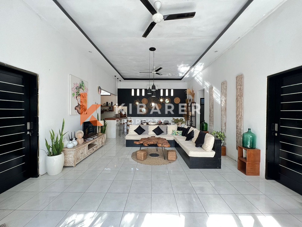 Charming Two Bedroom Villa with garden located in Kerobokan — image 5