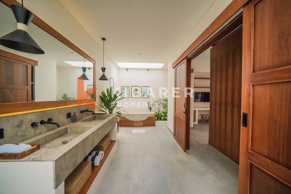 Four Bedroom Villa with rice fields view in Cemagi — image 8