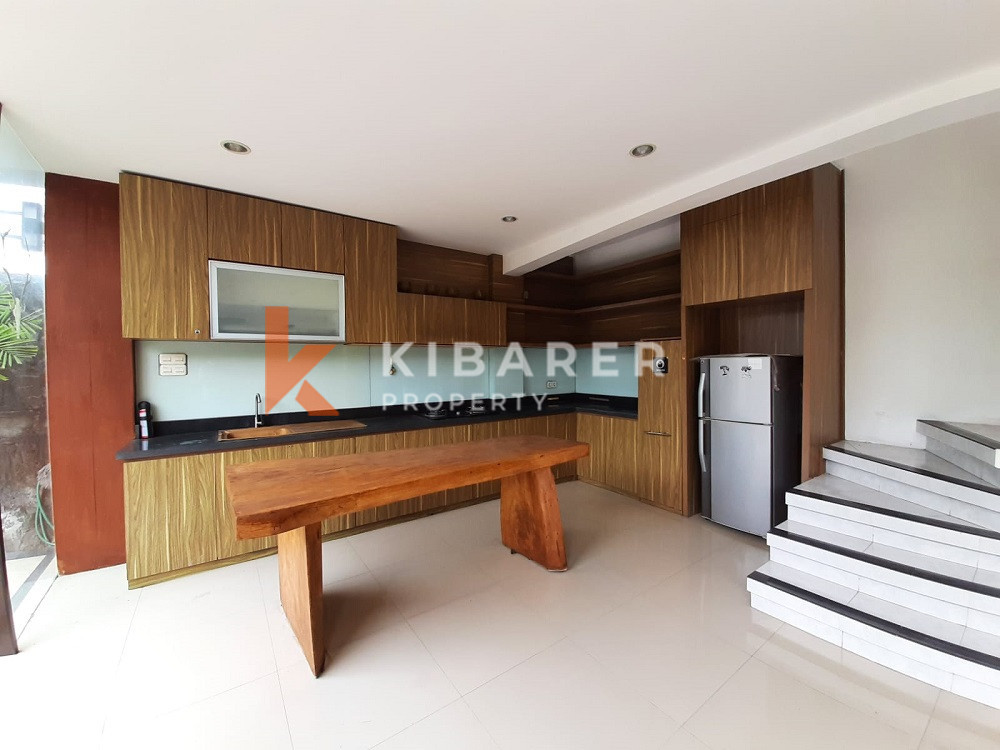 Unique Three-Bedroom Villa with Natural Stone Design and Forest in Umalas — image 5