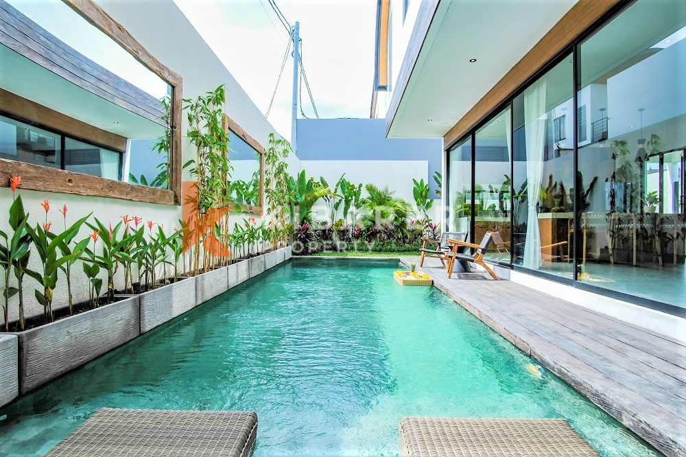 Stunning Private Villa with Three Bedrooms, Walking Distance to Cemagi Beach — image 1