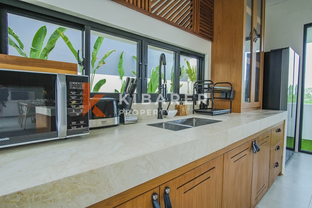Stunning Private Villa with Three Bedrooms, Walking Distance to Cemagi Beach — image 15