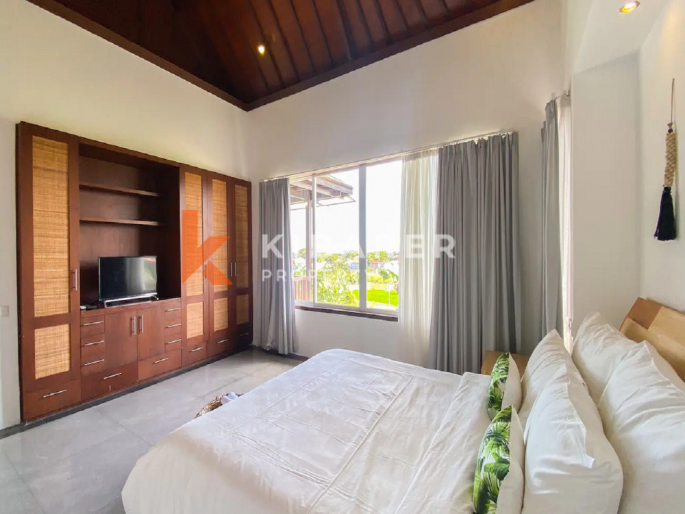 Stunning Four Bedroom Enclosed Living Villa Situated in Canggu — image 10