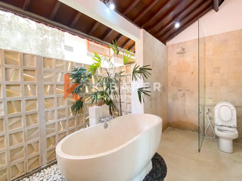 Stunning Four Bedroom Enclosed Living Villa Situated in Canggu — image 12