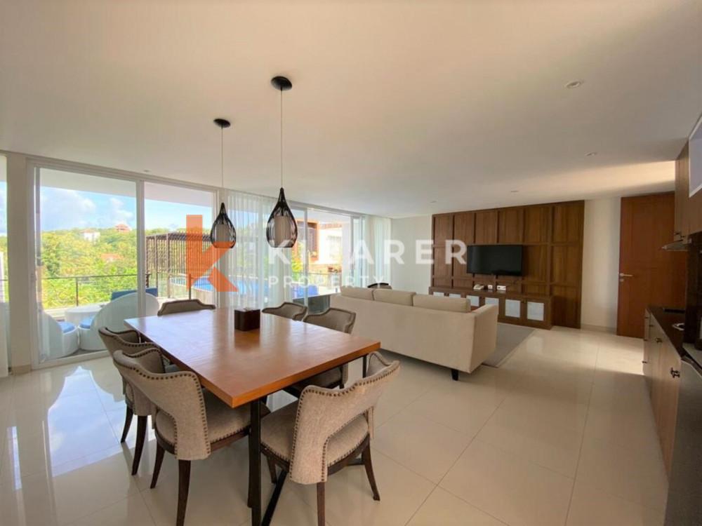 Beautiful Three-Bedroom Bayview Villa with Enclosed Living Room in Nusa Dua — image 7