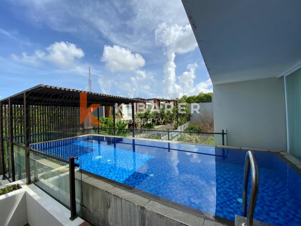 Beautiful Three-Bedroom Bayview Villa with Enclosed Living Room in Nusa Dua — image 2