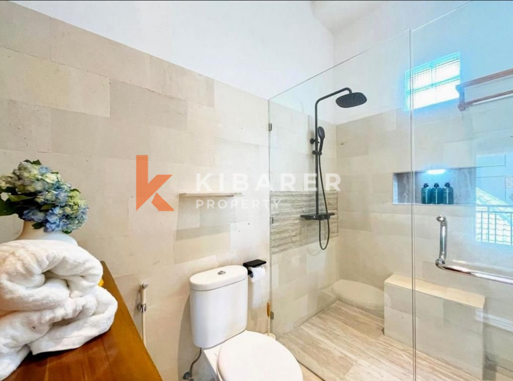 Gorgeous Three Bedroom Villa walking distance to Canggu Beach — image 6