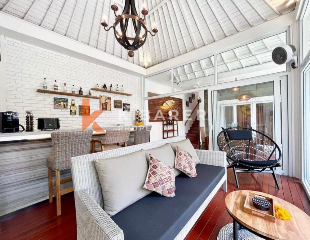 Gorgeous Three Bedroom Villa walking distance to Canggu Beach — image 2