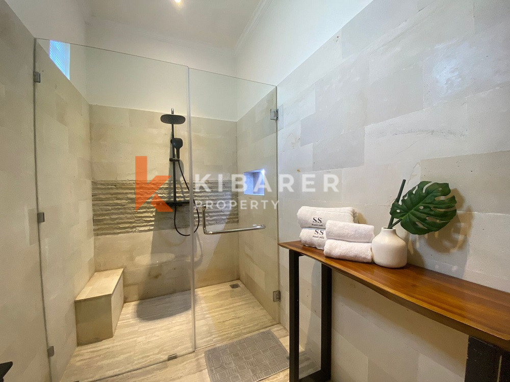 Gorgeous Three Bedroom Villa walking distance to Canggu Beach — image 18