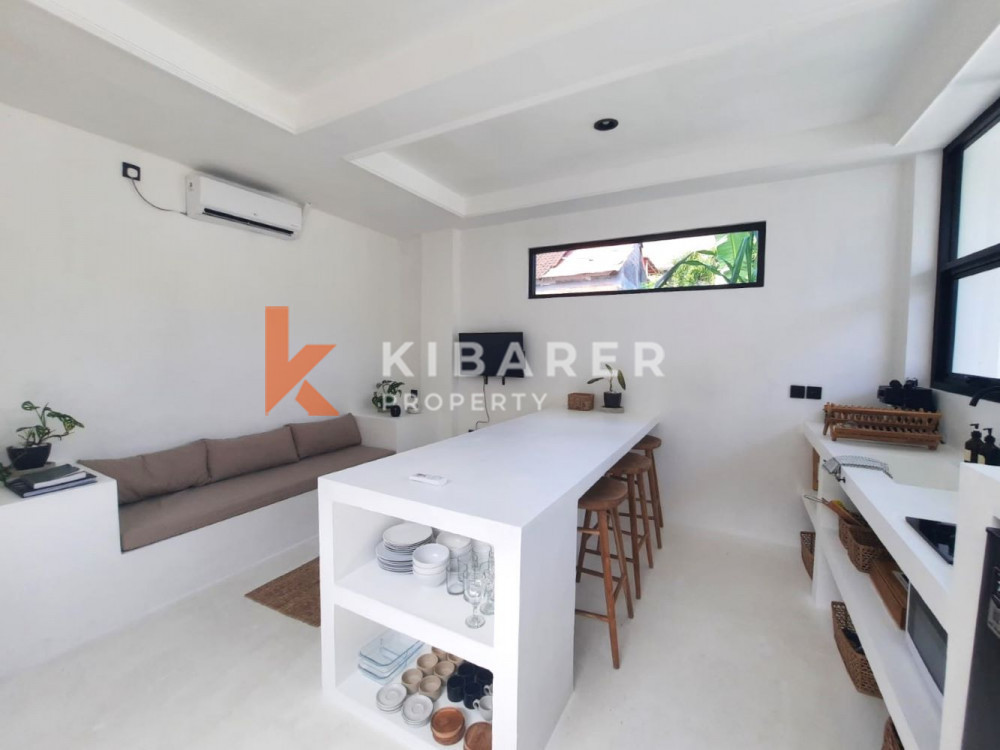 Modern Three Bedroom Villa with Enclosed Living in Canggu — image 4