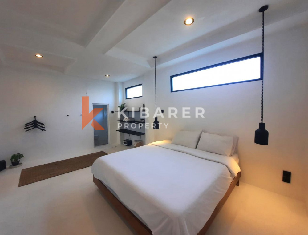 Modern Three-Bedroom Villa with Enclosed Living Space in Canggu — image 7