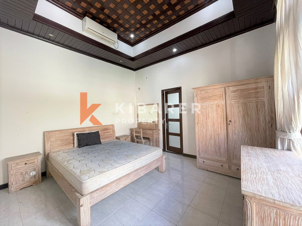 Cozy Two Bedroom Villa located in quiet Kerobokan area ( minimum 2 years contract ) — image 7