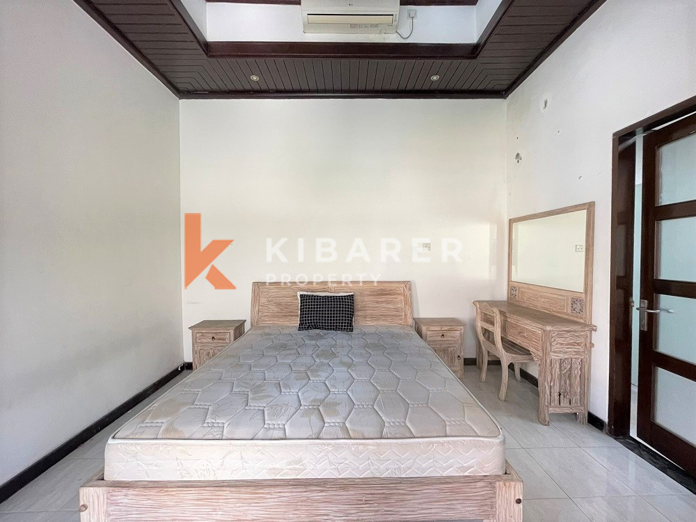 Cozy Two Bedroom Villa located in quiet Kerobokan area ( minimum 2 years contract ) — image 4