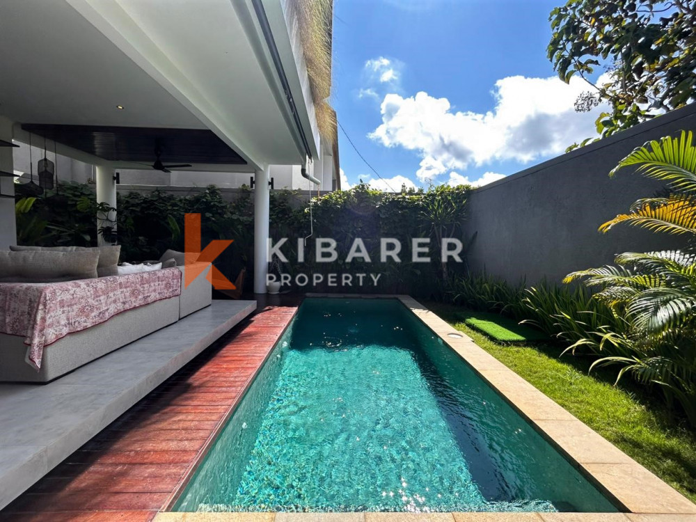 Modern Three-Bedroom Villa with Open Living Room Located in Ungasan — image 2