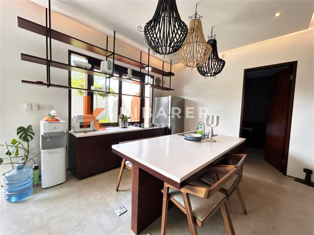 Modern Three-Bedroom Villa with Open Living Room Located in Ungasan — image 8