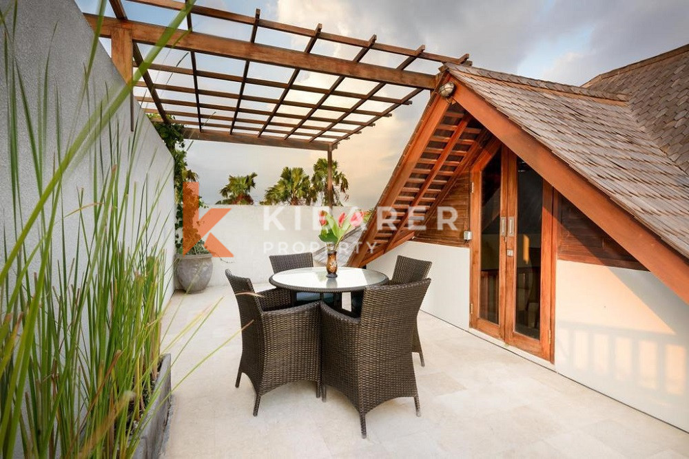 Three Bedroom Villa with best location and walking distance to Canggu Beach — image 11