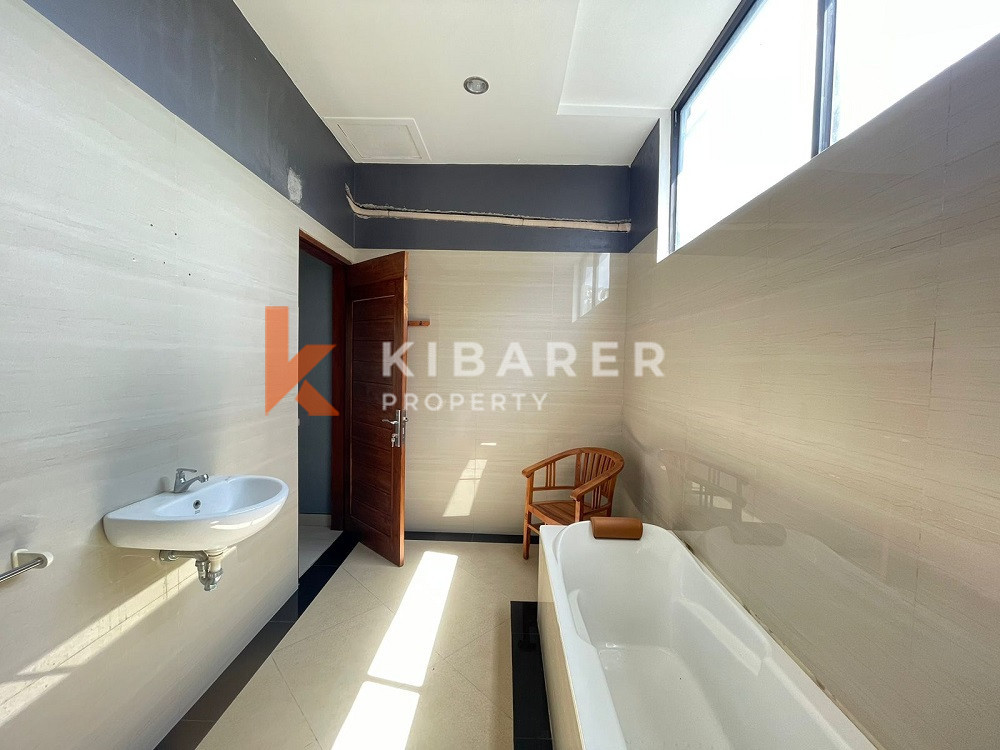 Homey Three Bedroom Villa well positioned in Pererenan — image 10