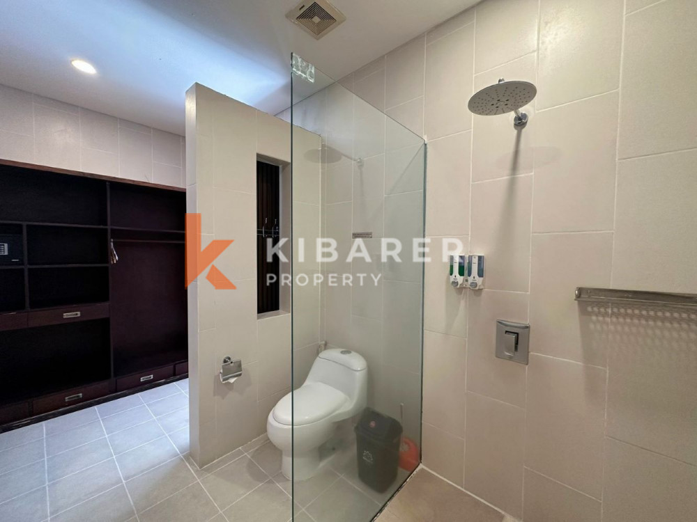 Beautiful Three-Bedroom Private Guest Villa in Jimbaran — image 11