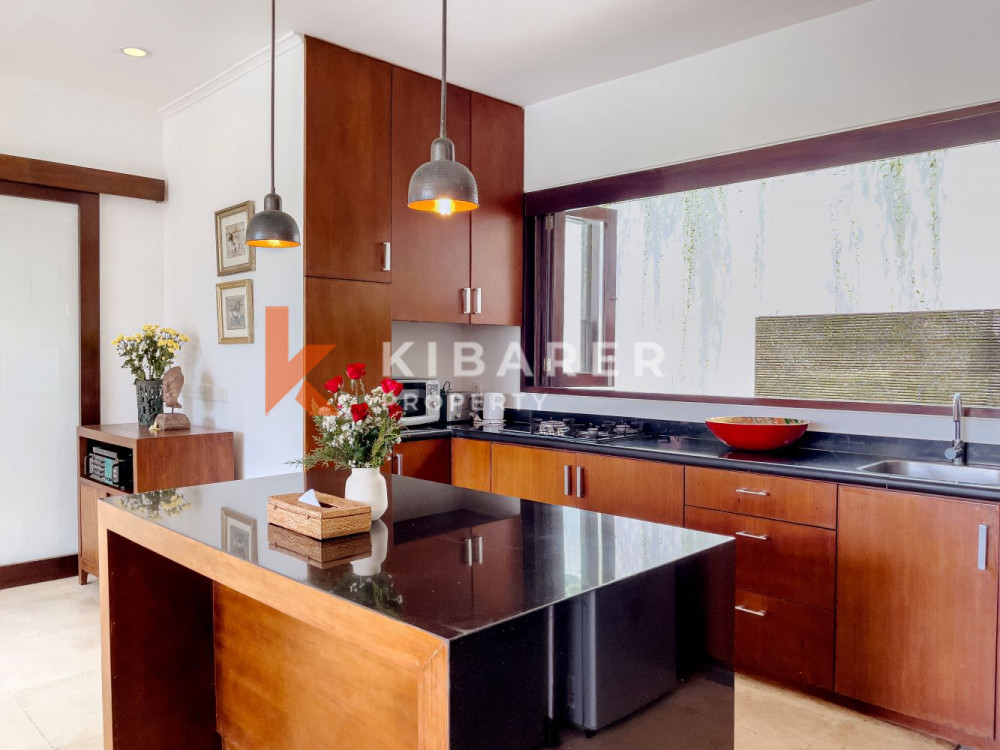 Spacious Three-Bedroom Private Guest Villa with Rice Field Views in Canggu — image 7
