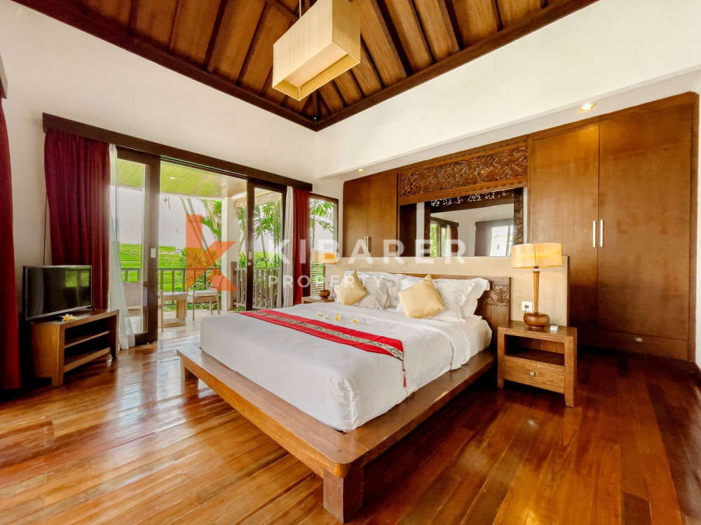 Spacious Three-Bedroom Private Guest Villa with Rice Field Views in Canggu — image 9