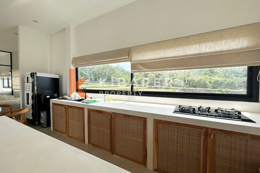 Wonderful Three Bedroom Enclosed Livingroom Mediterranean Villa in Pererenan — image 5