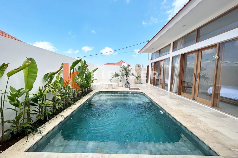 Wonderful Three Bedroom Enclosed Livingroom Mediterranean Villa in Pererenan — image 2