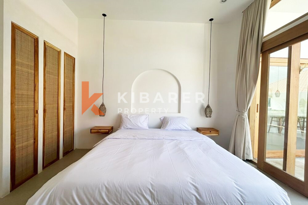 Wonderful Three Bedroom Enclosed Livingroom Mediterranean Villa in Pererenan — image 10