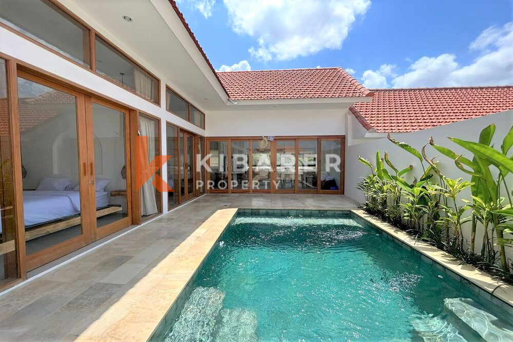 Wonderful Three Bedroom Enclosed Livingroom Mediterranean Villa in Pererenan — image 1