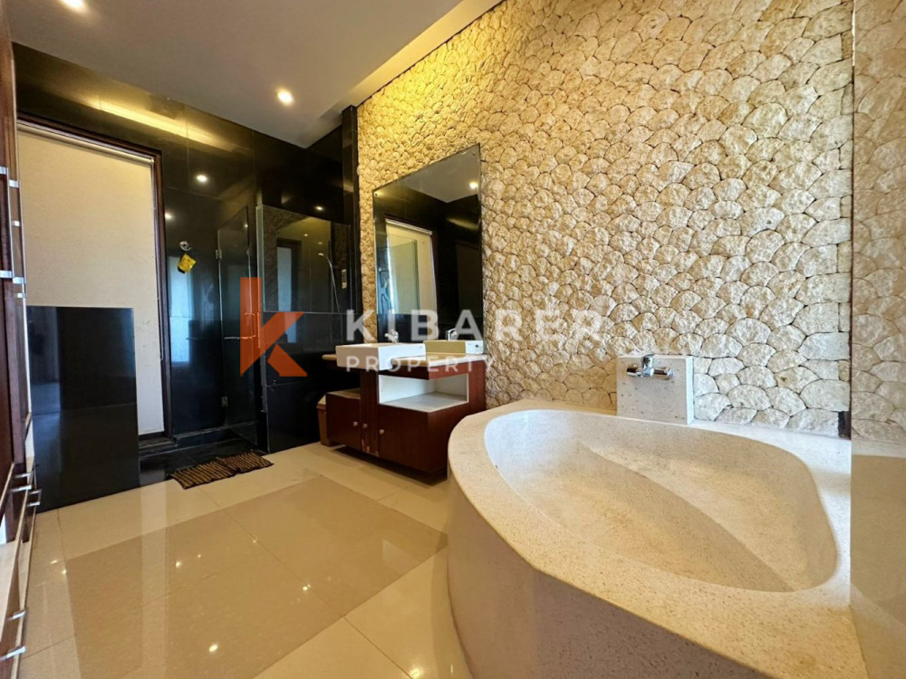Cozy 3-Bedroom Villa Strategically Located in Seminyak — image 11