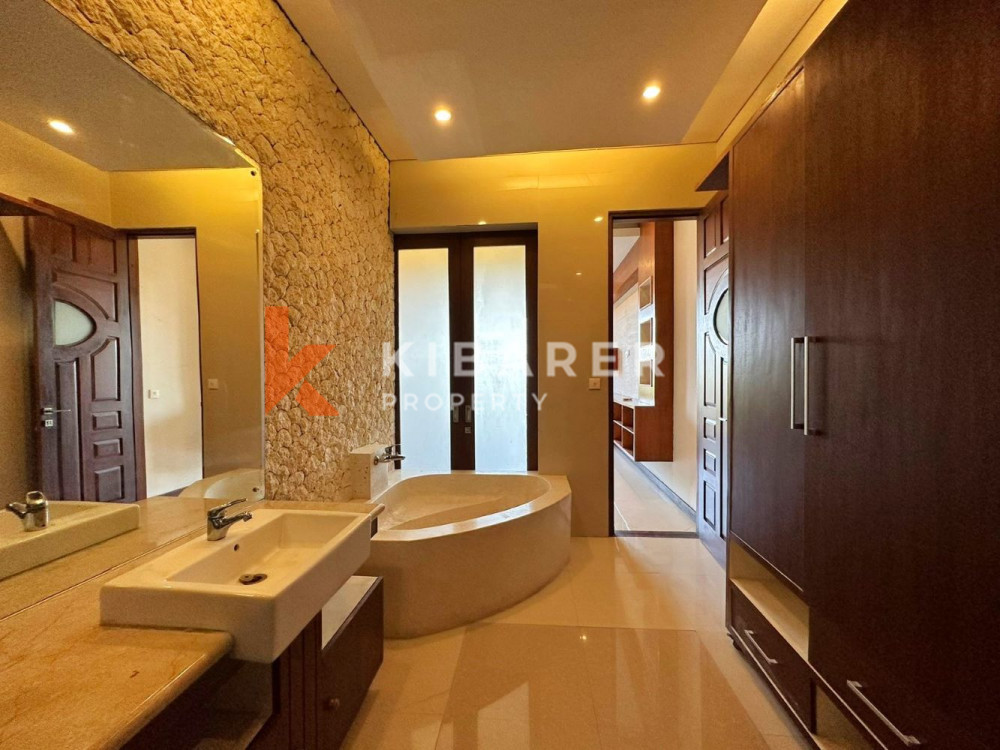 Cozy 3-Bedroom Villa Strategically Located in Seminyak — image 16