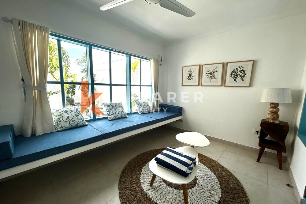 Cozy One Bedroom Enclosed Living Room Santorini Villa Situated in Padonan — image 4