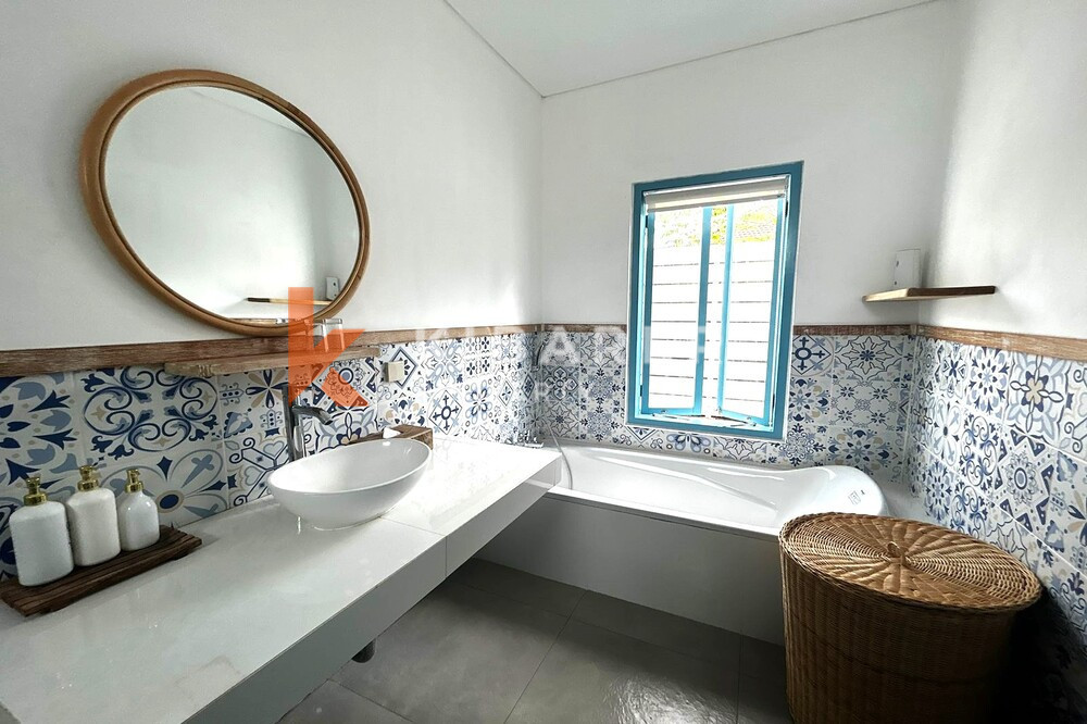 Charming One-Bedroom Enclosed Villa Santorini Located in Padonan — image 11