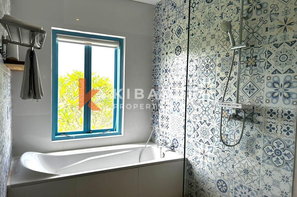 Wonderful Three Bedroom Enclosed Living Room Santorini Villa Set in Padonan — image 12
