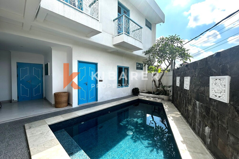 Wonderful Three Bedroom Enclosed Living Room Santorini Villa Set in Padonan — image 3