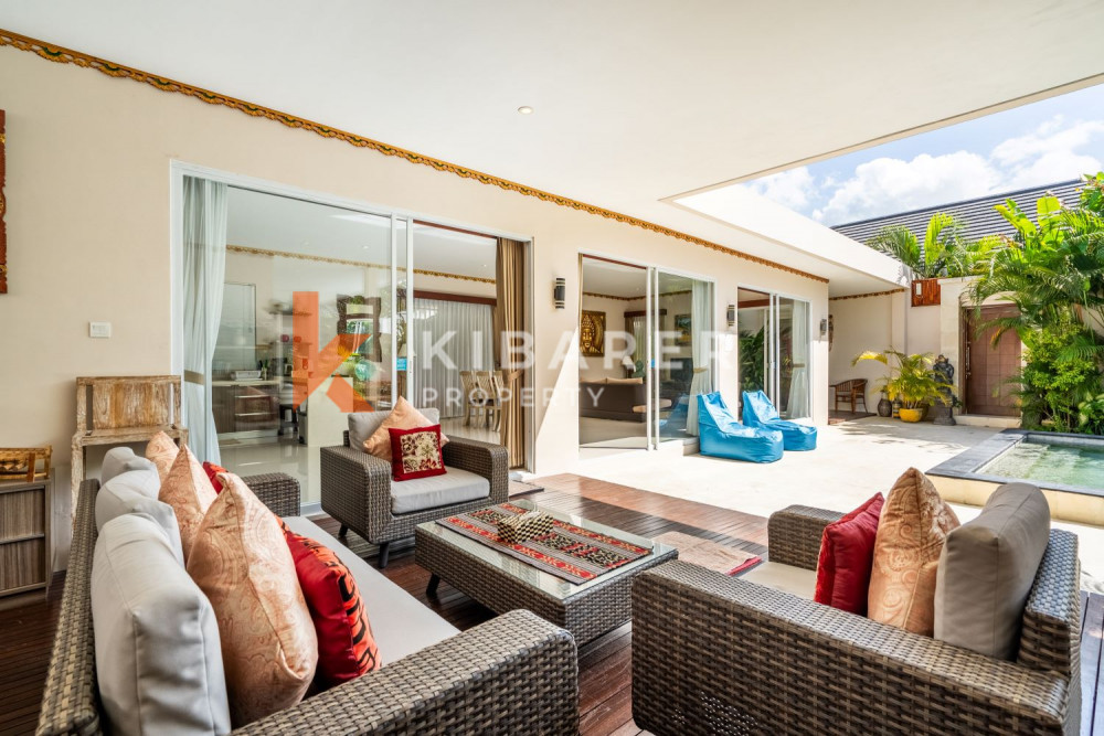 Beautiful Three-Bedroom Closed Living Room Villa in a Complex in Seminyak — image 5