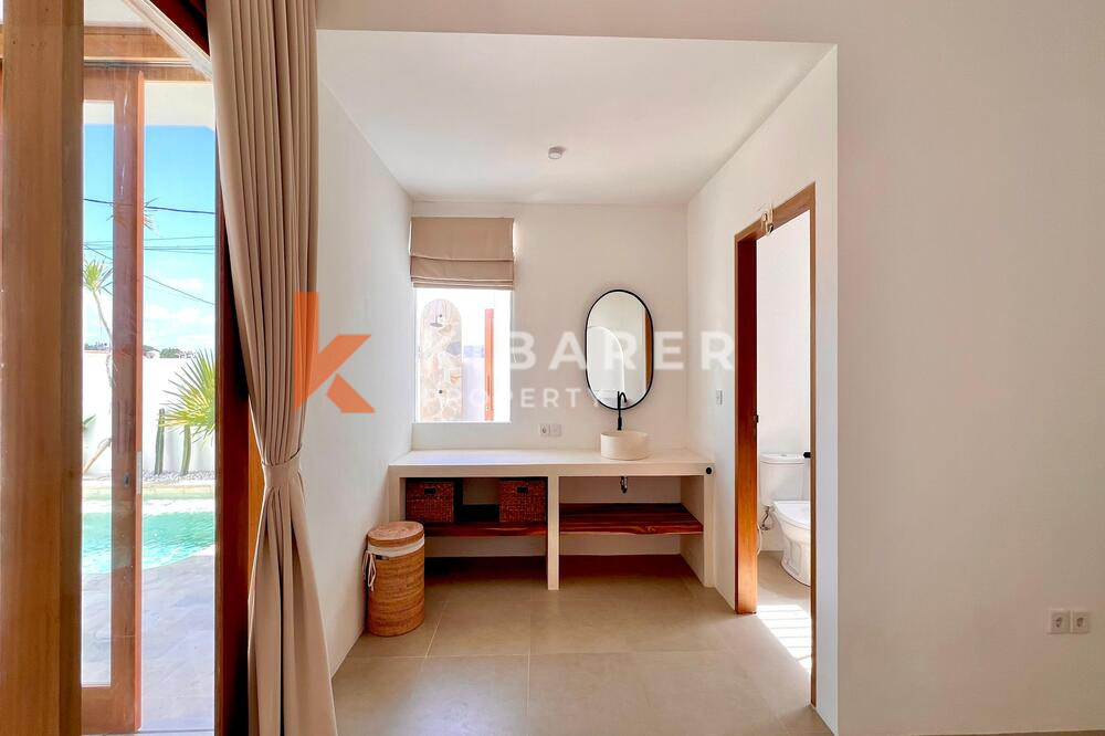 Mediterranean Three Bedroom Enclosed Livingroom Villa Set in Pererenan — image 11