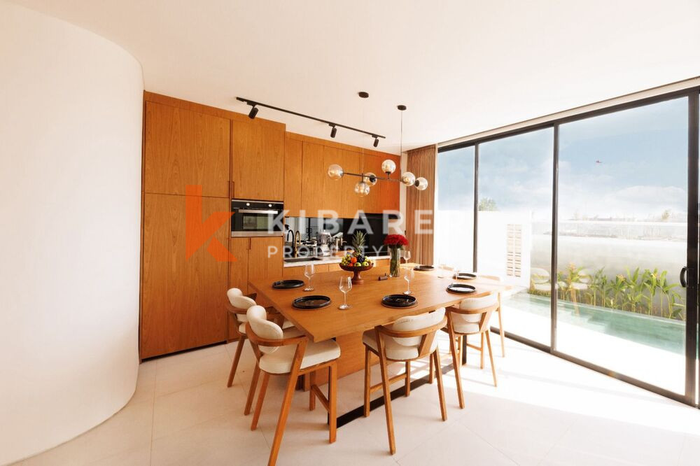Luxury Three Bedroom Enclosed Living Room Villa Walk to Pererenan Beach — image 6