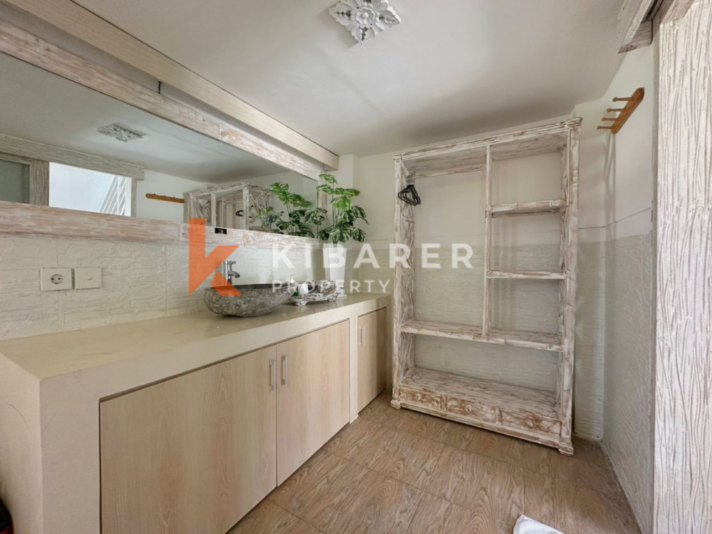 Seven Bedroom Great Location Open Living Villa in Berawa Canggu — image 18