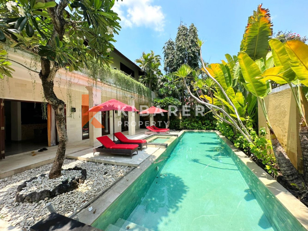 Beautiful Three-Bedroom Enclosed Guest Villa in Prime Seminyak Area — image 2