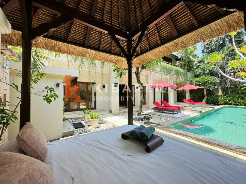 Beautiful Three-Bedroom Enclosed Guest Villa in Prime Seminyak Area — image 5