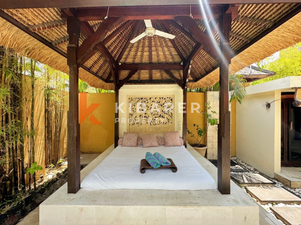 Beautiful Three-Bedroom Enclosed Guest Villa in Prime Seminyak Area — image 4