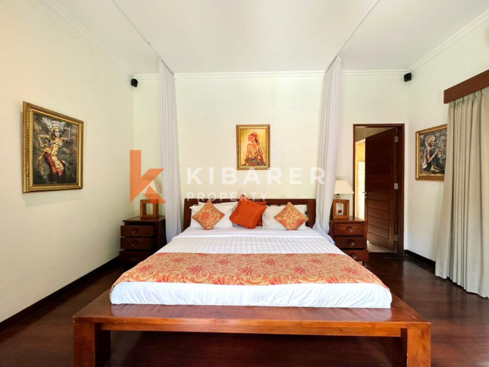 Beautiful Three-Bedroom Enclosed Guest Villa in Prime Seminyak Area — image 13