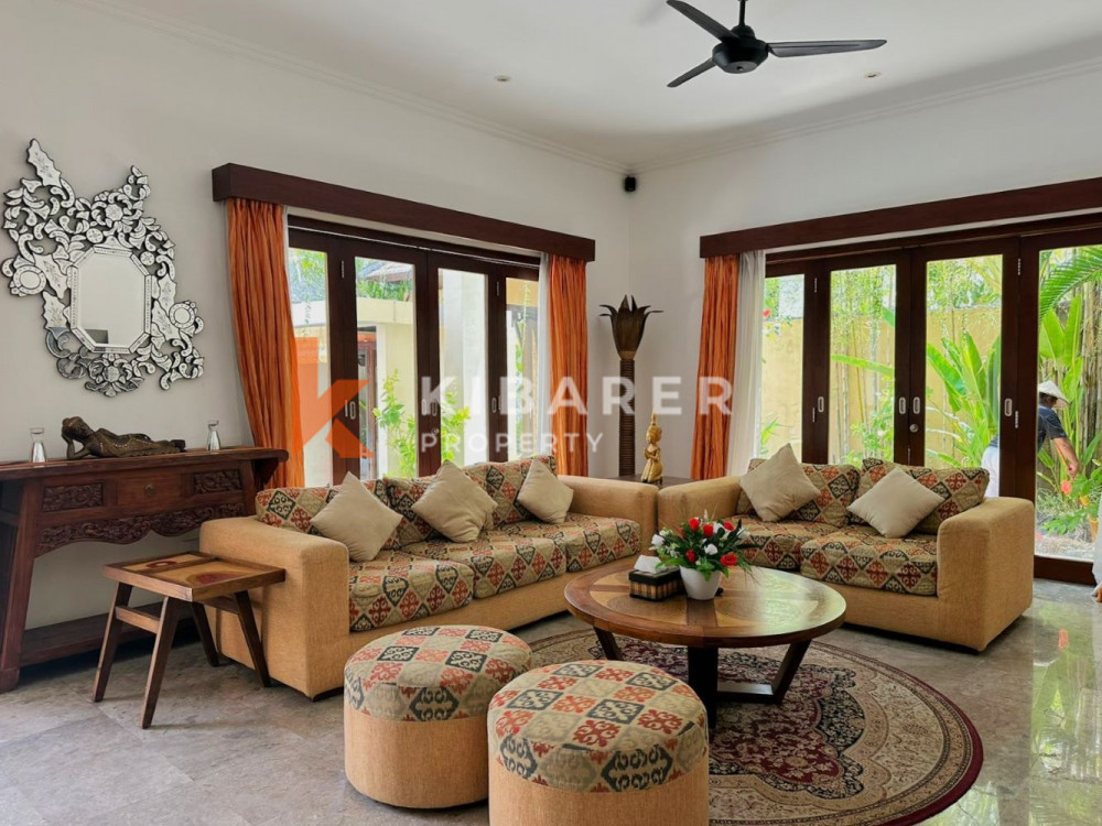 Beautiful Three-Bedroom Enclosed Guest Villa in Prime Seminyak Area — image 7