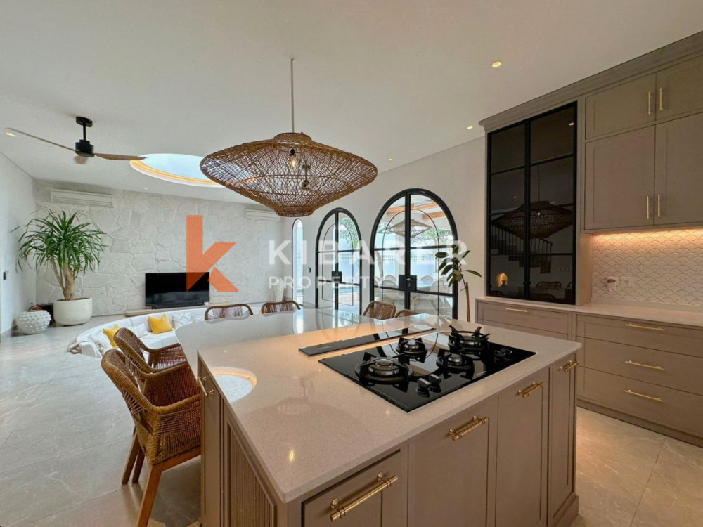 Brand New Luxury Five Bedrooms Villa Situated in Central Canggu — image 6