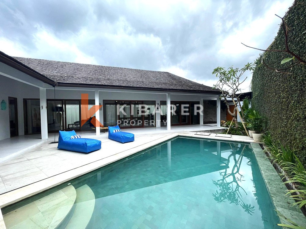 Stunning Four Bedroom Villa nestled in Canggu — image 1