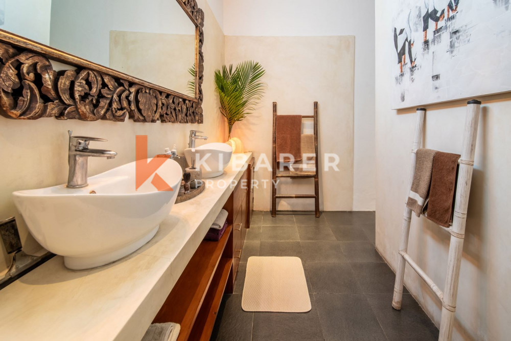 Tropical Comfort Three Bedroom Enclosed Living Villa in Kerobokan — image 18