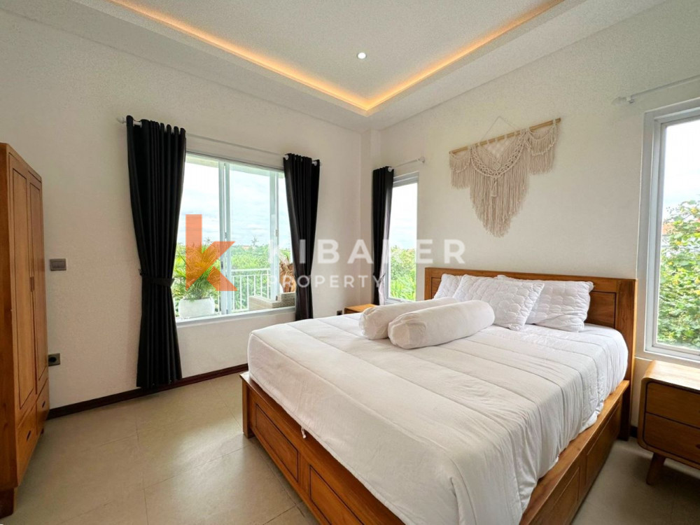 Wonderful Three Bedroom Enclosed Living Room Situated in Padonan — image 14